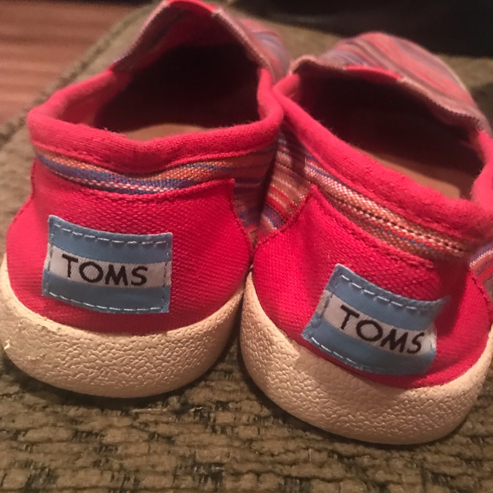 TOMS - Picture 3 of 4